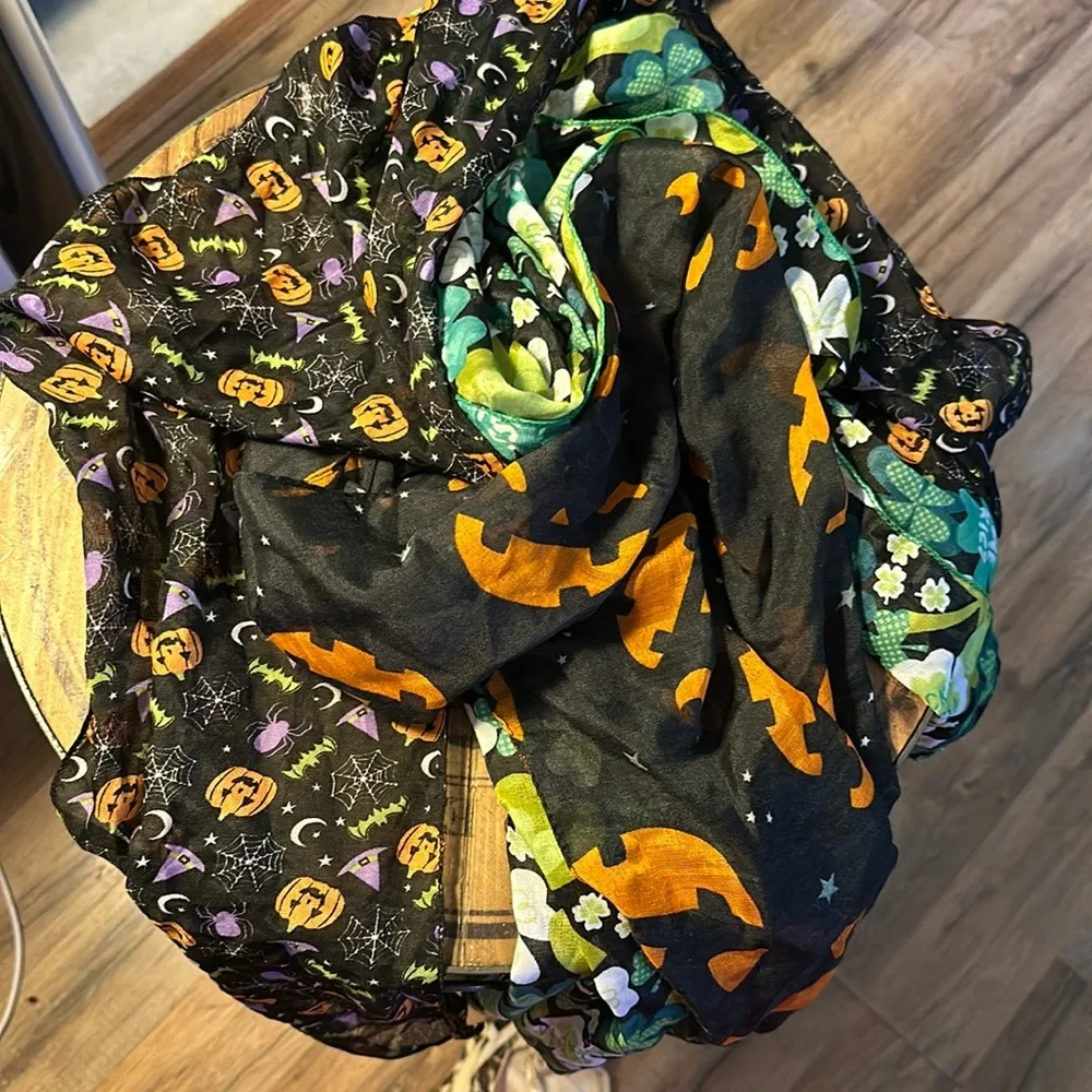🍒Scarfs (2 Halloween 1 Pattys day) - Picture 1 of 1